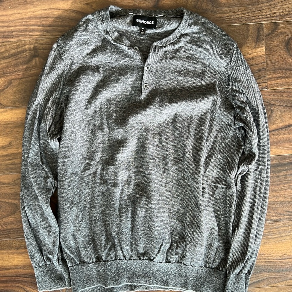 BONOBOS SMALL SLIM FIT MENS GRAY THREE BUTTON SWEATER/HENLEY